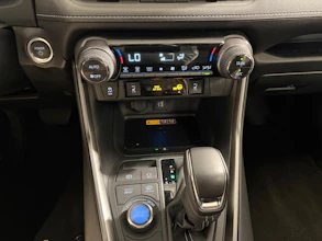 https://vehicle.imgix.net/4381878/10b39eec-b3ef-457f-984f-5375d92e745a.jpg