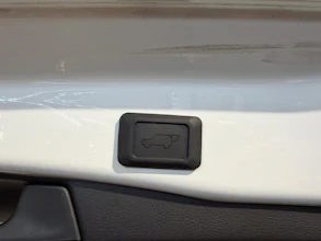 https://vehicle.imgix.net/4381878/eac42e55-94a2-4bd5-b876-94f1b607eebd.jpg