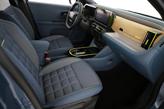 https://vehicle.imgix.net/4381891/8365dfd2-6590-4a82-8fc9-c9e07c65b84f.jpg
