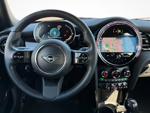 https://vehicle.imgix.net/4381912/44170ea7-c207-44e2-b851-e8e4b8a36996.jpg