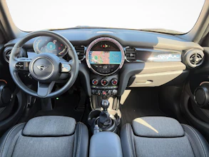 https://vehicle.imgix.net/4381912/91cc183c-816e-402e-b3e2-e3f9c02e0110.jpg