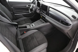 https://vehicle.imgix.net/4381916/85a876aa-146f-47e0-aa63-cd5562cb1318.jpg