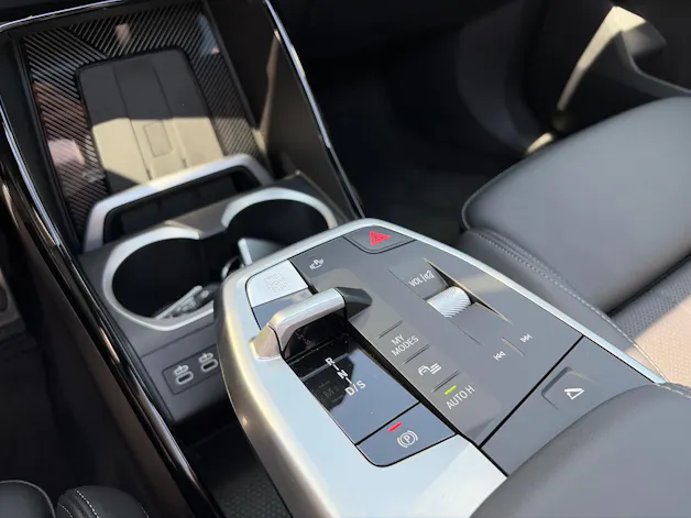 BMW X1 30e xDrive paddles M Sport