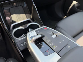 https://vehicle.imgix.net/4381994/cafe4817-946b-4e16-9122-6192fff776f4.jpg