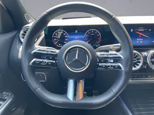 MERCEDES-BENZ GLA 250 AMG Line 4matic