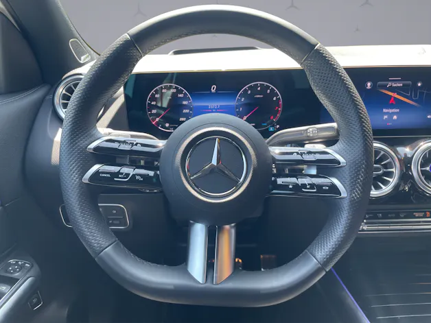 MERCEDES-BENZ GLA 250 AMG Line 4matic