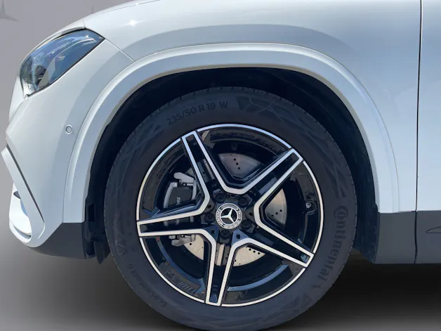 MERCEDES-BENZ GLA 250 AMG Line 4matic