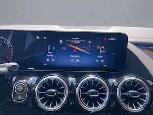 MERCEDES-BENZ GLA 250 AMG Line 4matic