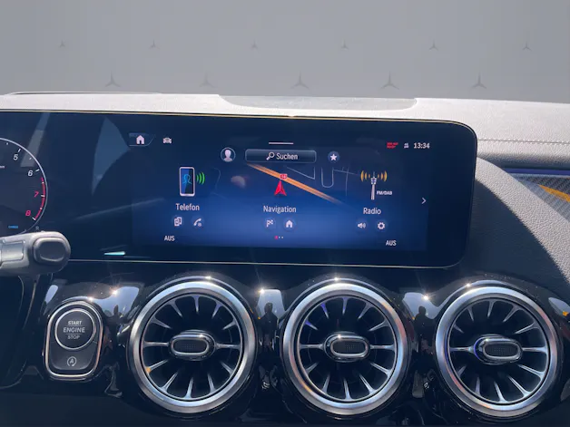 MERCEDES-BENZ GLA 250 AMG Line 4matic