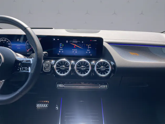 MERCEDES-BENZ GLA 250 AMG Line 4matic