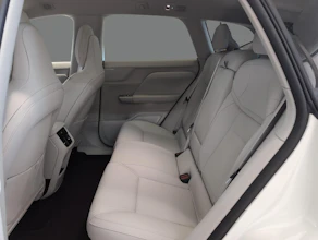 https://vehicle.imgix.net/4382100/5c0408e8-33fa-4fd7-9725-2a40825a7c5a.jpg