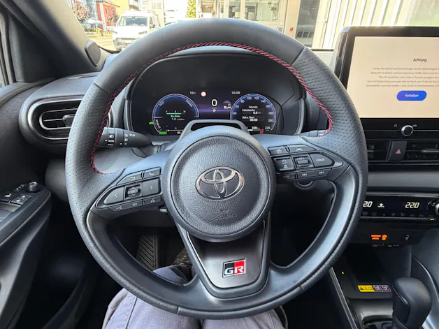 Toyota Yaris 1.5 VVT-i HSD GR Sport