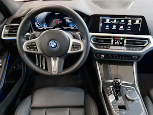 BMW 330e xDrive M Sport