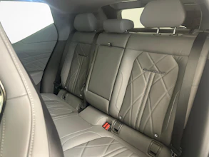 https://vehicle.imgix.net/4382341/40da77a7-6458-41b5-98f5-bc4a9299b898.jpg