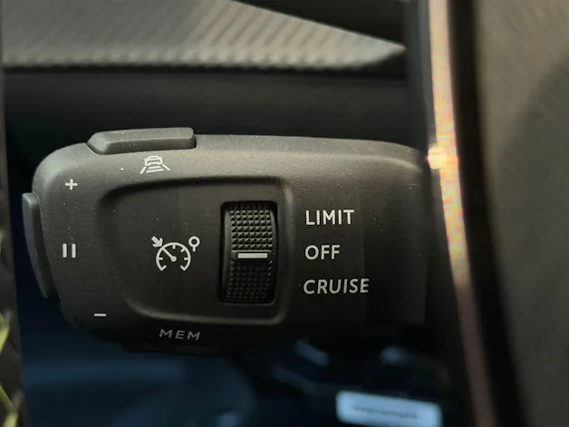 Peugeot 2008 1.2 Hybrid 145 GT Exclusive
