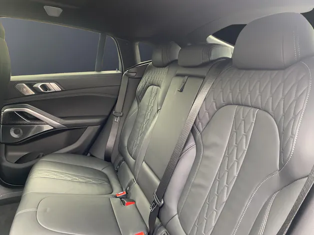 BMW X6 M50i