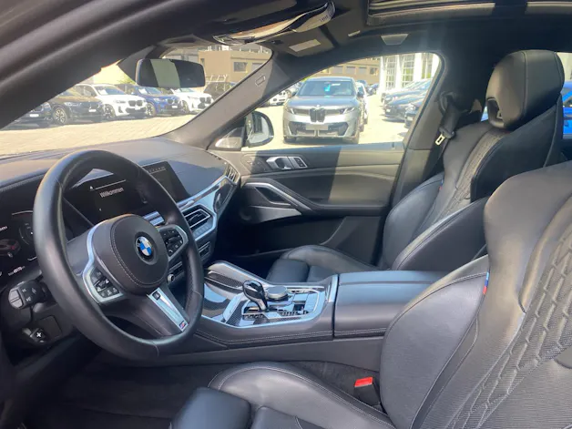 BMW X6 M50i