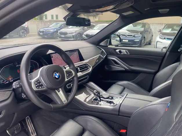 BMW X6 M50i