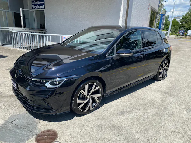 VW Golf VIII 1.5 eTSI R-Line DSG 75 Edition