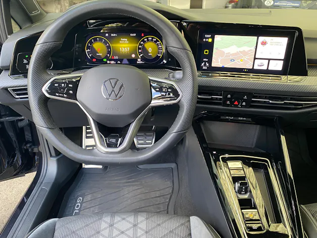 VW Golf VIII 1.5 eTSI R-Line DSG 75 Edition