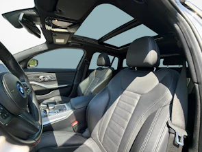 image du véhicule BMW 330e xDrive SAG Touring
