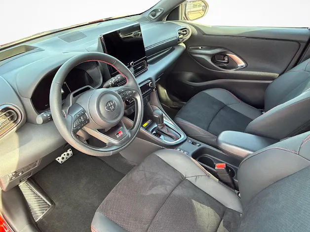 Toyota Yaris 1.5 VVT-i HSD GR Sport