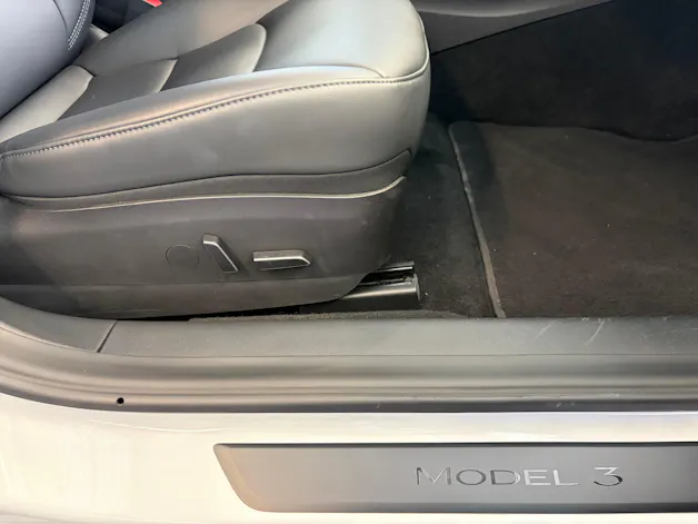 Tesla Model 3 | CH Fahrzeug | Erstbesitz | TOP Gepflegt | Enhanced Autopilot |