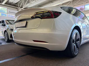 Tesla Model 3 | CH Fahrzeug | Erstbesitz | TOP Gepflegt | Enhanced Autopilot |