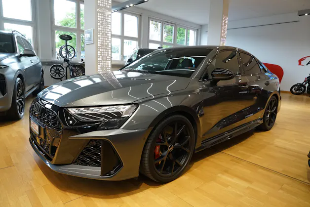 Audi RS3 Limousine 2.5 TSI quattro S-tronic