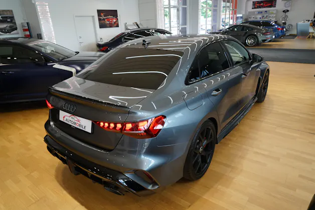Audi RS3 Limousine 2.5 TSI quattro S-tronic