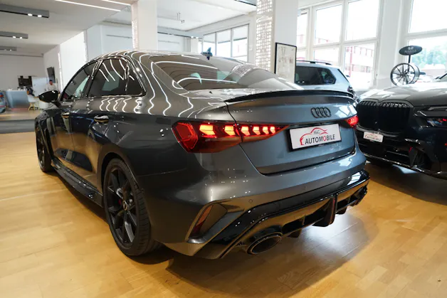 Audi RS3 Limousine 2.5 TSI quattro S-tronic