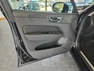Volvo XC60 T8 eAWD PluginHybrid Ultra Dark Geartronic