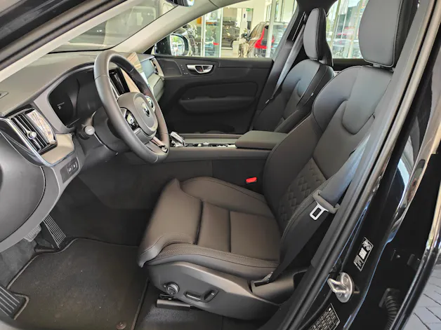 VOLVO XC60 T8 eAWD PluginHybrid Ultra Dark Geartronic
