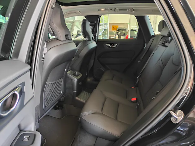 VOLVO XC60 T8 eAWD PluginHybrid Ultra Dark Geartronic