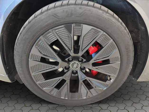 AUDI Q8 55 e-tron Black Edition quattro