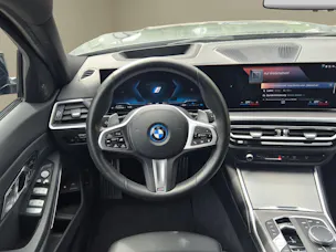 BMW 330e x DriveTouring Steptronic M Sport Pro