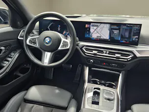 BMW 330e x DriveTouring Steptronic M Sport Pro