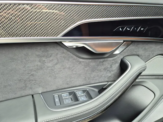 Audi A8 60 L TFSI e quattro tiptronic