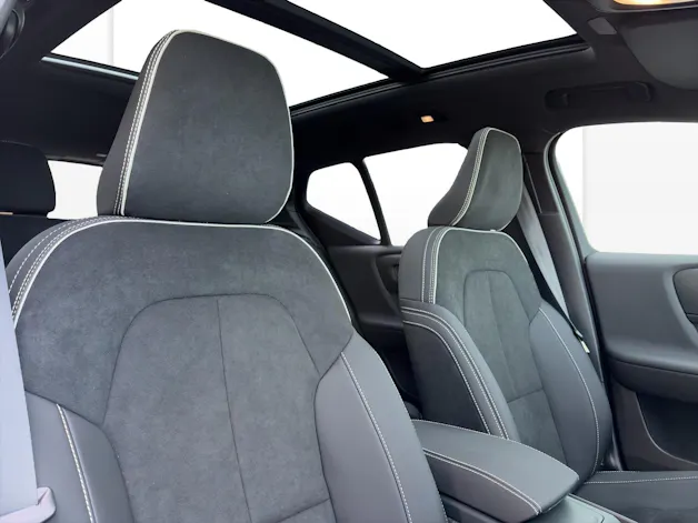 VOLVO XC40 2.0 B4 MH Black Edition