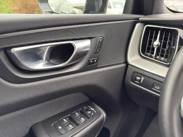 Volvo XC60 2.0 B5 MH R-Design AWD