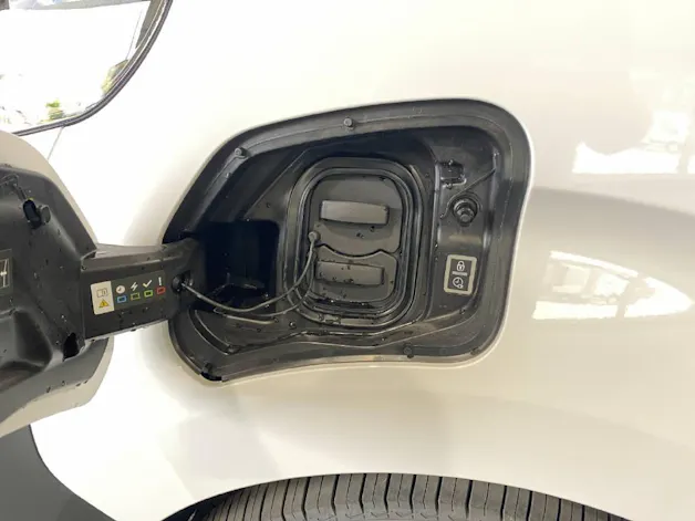 Peugeot e-Expert Kaw. Standard 75 kWh 136 PS