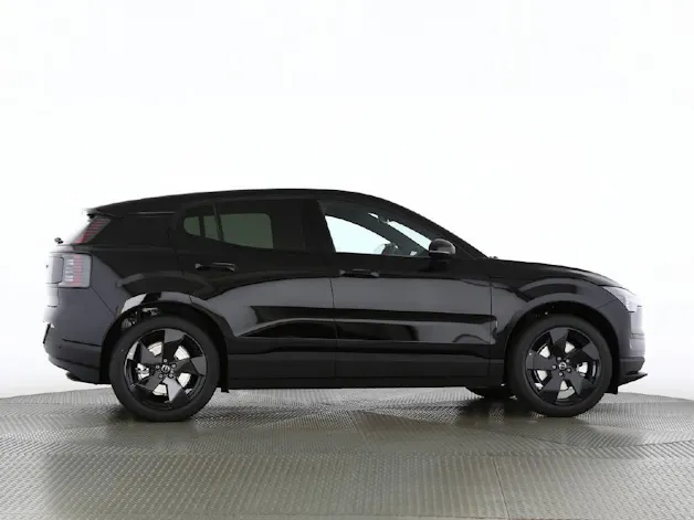 Volvo EX30 P5 Plus Swiss Black Edition Extended Range