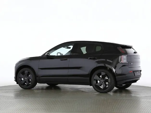 Volvo EX30 P5 Plus Swiss Black Edition Extended Range