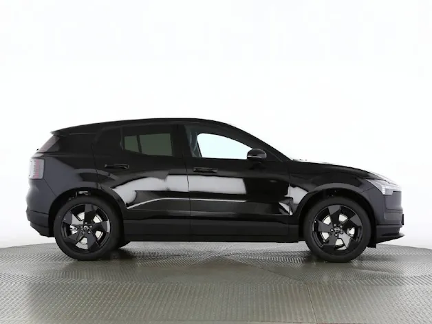Volvo EX30 P5 Plus Swiss Black Edition Extended Range