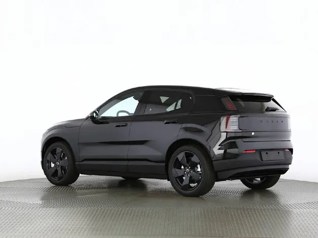 Volvo EX30 P8 Twin Ultra Black Edition AWD