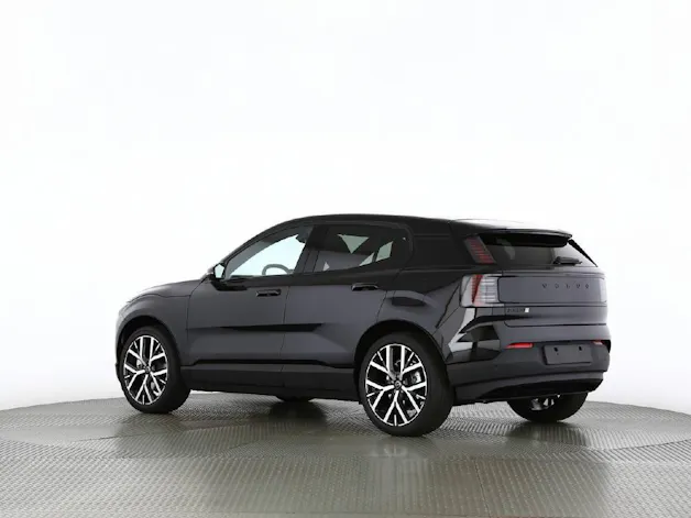 Volvo EX30 P5 Plus Swiss Black Edition Extended Range