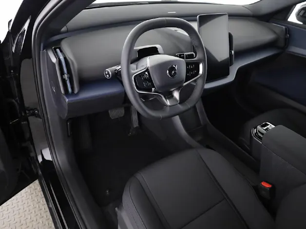 Volvo EX30 P5 Plus Swiss Black Edition Extended Range