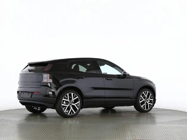 Volvo EX30 P5 Plus Swiss Black Edition Extended Range