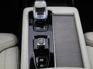 VOLVO XC90 2.0 TE T8 XCLUSIVE Ultra Dark eAWD