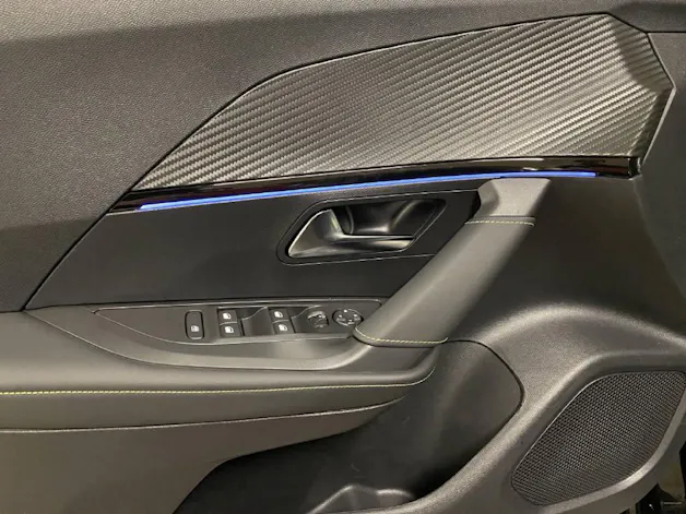 Peugeot 2008 1.2 Hybrid 145 GT